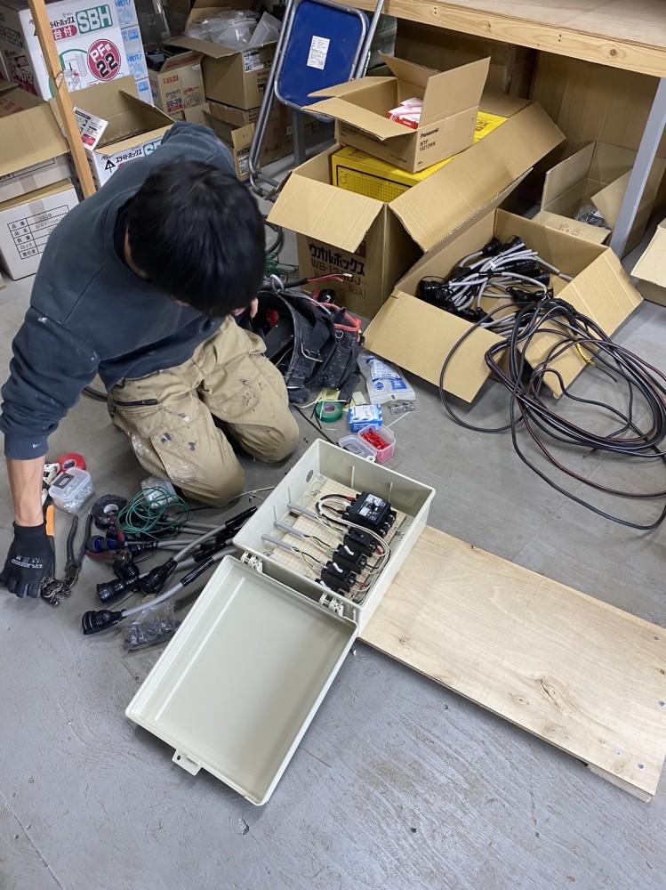 出社、作業スタート